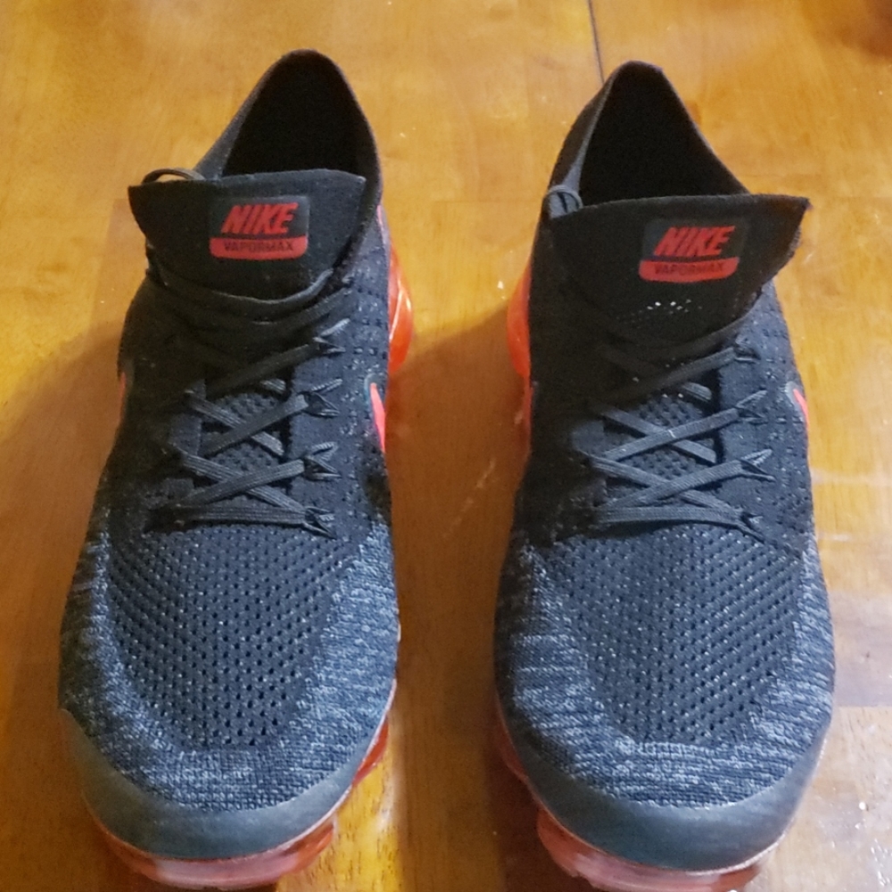 Men Black & Red Nike